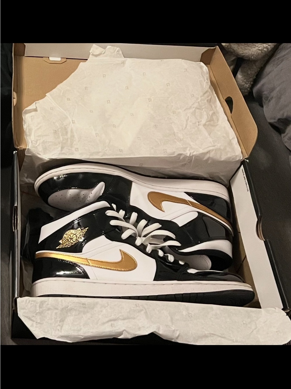 Nike Air Jordan 1 Mid SE Men's Sneakers - Black/Gold/White